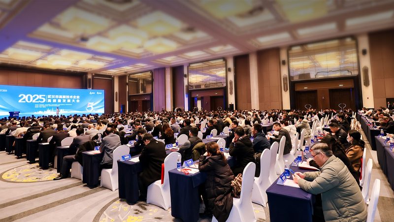 小标题：行业背景：网络安全日益凸显重要性